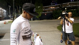 Hamilton Pesimistis Kalahkan Rosberg di GP Singapura