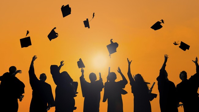Praktik wisuda bodong diduga melibatkan kerja sama dengan dinas pendidikan wilayah perguruan tinggi yang menggelar wisuda.