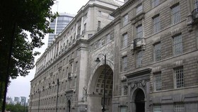 MI5 Berikan Rp44 Juta bagi Warga Muslim untuk Awasi Masjid
