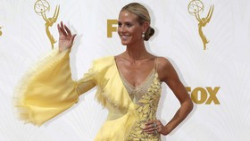 6 Gaun Terburuk di Ajang Emmy Award 2015
