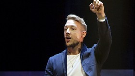Diplo dan Lorde Berangkulan Mesra di Brit Awards 2016
