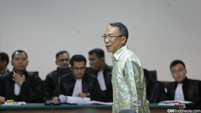 Jero mengklaim ia dan keluarganya selalu merayakan ulang tahun secara sederhana. Misalnya, dengan makan bersama di restoran bersama keluarganya.
