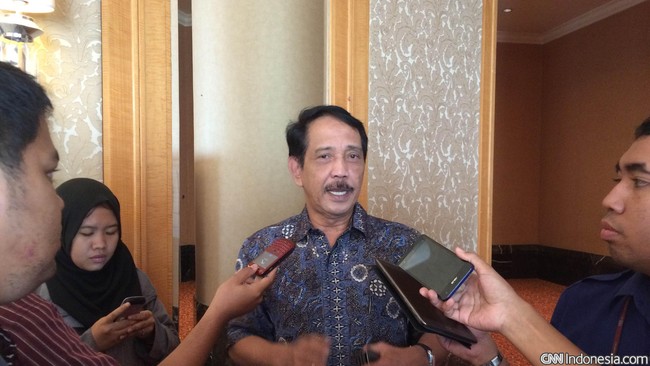 Kemenko Perekonomian menyayangkan terbitnya peraturan-peraturan yang diterbitkan namun menghambat ekspansi pelaku usaha lokal.