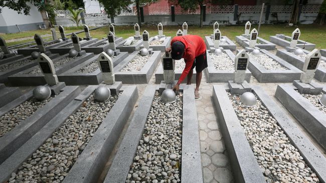 Aceh Siapkan Kuburan Massal Khusus Jenazah Corona Demi memutus mata rantai pandemi Virus Corona, Aceh berencana membuka pemakaman massal khusus jenazah COVID-19.