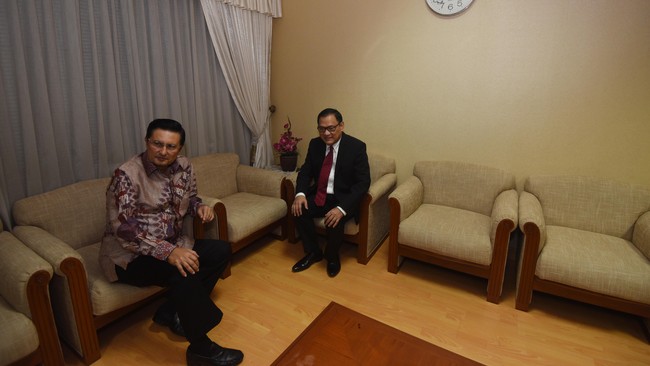 Menurut Ketua Komisi XI Fadel Muhammad, pihak yang menolak BPK mengaudit BI karena takut kredibilitas BI sebagai otoritas moneter jatuh di mata masyarakat.