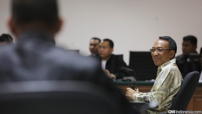 Terdakwa kasus korupsi Jero Wacik tak mau jadi tumbal pejabat yang tersandung kasus dugaan penyalahgunaan wewenang atas penggunaan dana operasional menteri.
