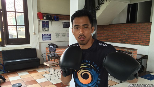 Menggantungkan kehidupan dari bertarung MMA sebenarnya tidak cukup secara finansial, namun hal tersebut tak menghalangi langkah seorang Mario Satya.