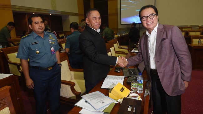 Selama duduk dua periode menjadi anggota Komisi I DPR, Tantowi Yahya belum pernah mendapatkan informasi tentang rencana pendirian badan intelijen pertahanan.