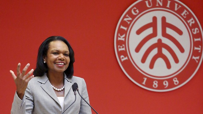 Mantan Menteri Luar Negeri AS, Condoleezza Rice dikabarkan dilirik tim Cleveland Browns menjadi kandidat pelatih utama.