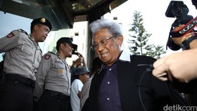 'Semua Anak Buah Buyung Jadi Penting, dari Todung ke Artidjo'