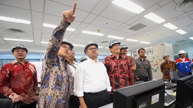Menteri ESDM Sudirman Said menilai proyek pembangkit listrik 35 ribu MW bergerak maju, sedangkan BKPM menerima keluhan soal lambannya penetapan rencana usaha.