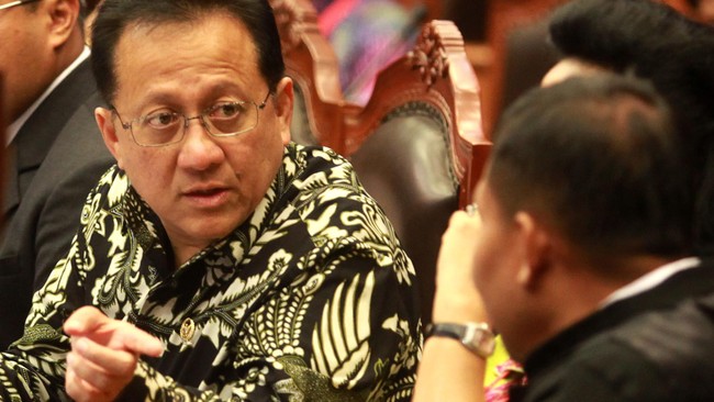 Ketua MPR  Zulkifli Hasan akan menampung semua masukan terkait perubahan dalam ketatanegaraan yang sedang digodok oleh Badan Pengkajian MPR.