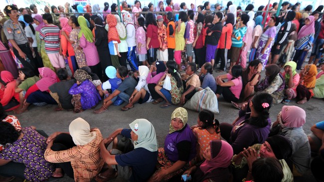 Nantinya, daging hewan kurban dari Rumah Pemotongan Hewan di Cakung, Jakarta Timur, akan dibagikan di Balai Kota. Kupon dibagikan agar distribusi lancar.