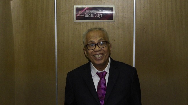 OC Kaligis memiliki banyak bukti foto yang diabadikan dengan Obama oleh staf kepresidenan termasuk foto yang ada tanda tangan.
