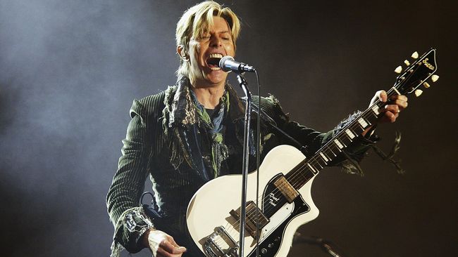 David Bowie dikabarkan telah menciptakan lagu tentang ISIS dan orang-orang yang banyak melakukan kebohongan.