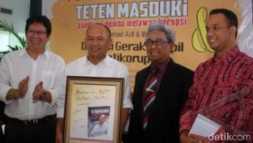 Teten, Jas Bermerek, dan Kenangan Bareng Buyung di Tunisia