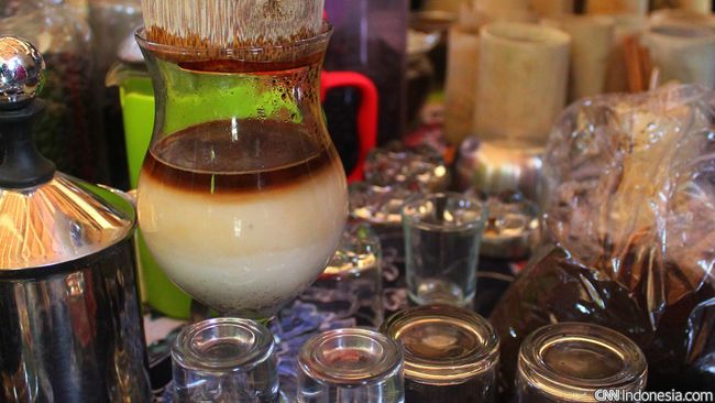 Berbeda dengan desa penghasil kopi lain di dataran tinggi, Desa Kucangan berada di pesisir selatan Kebumen, sekitar 10-15 meter di atas permukaan laut.