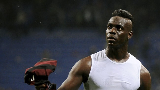 Mario Balotelli akan terbang dan menjalani tes medis di Perancis, meski ia belum mendapat kepastian akan pindah atau dipinjam oleh Nice.