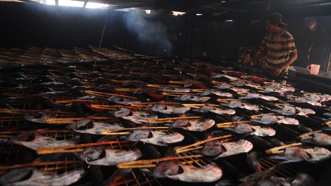 Pemerintah Bangun Sentra Lumbung Ikan Rp5 Triliun Lewat KPBU Pemerintah akan membangun sentra lumbung ikan nasional di Ambon, Maluku, senilai Rp5 triliun. Proyek ini akan dibangun dengan skema KPBU.