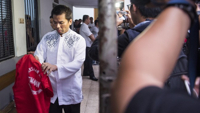 Kepala Seksi Pidana Umum Kejaksaan Negeri Jakarta Selatan mengungkapkan ada seorang artis yang mendatangi Kejaksaan pagi tadi dan bakal hadir di persidangan.