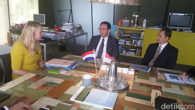 Deputi Bidang Pariwisata dan Kebudayaan DKI, Sylviana Murni mengatakan Pemprov DKI sudah memiliki surat perizinan untuk groundbreaking Wisma Atlet.