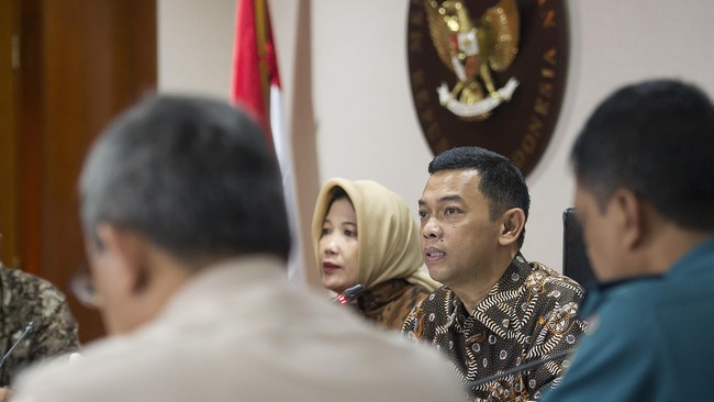 Bisa atau tidaknya proyek kereta api logistik menuju pelabuhan Tanjung Priok beroperasi pada akhir Februari 2016 tergantung kesanggupan PT Kereta Api Indonesia.
