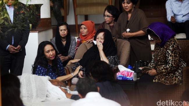 Bambang Widjojanto menyebut, Buyung bisa berbeda pendapat, namun tak pernah berperilaku koruptif.