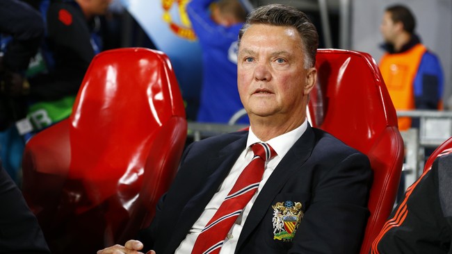 Louis van Gaal mengklaim salah satu hambatan Manchester United di Liga Inggris adalah klub-klub kecil yang semakin mampu berbelanja pemain bagus.