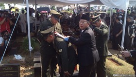 Secarik Wasiat Terakhir dari Bang Buyung