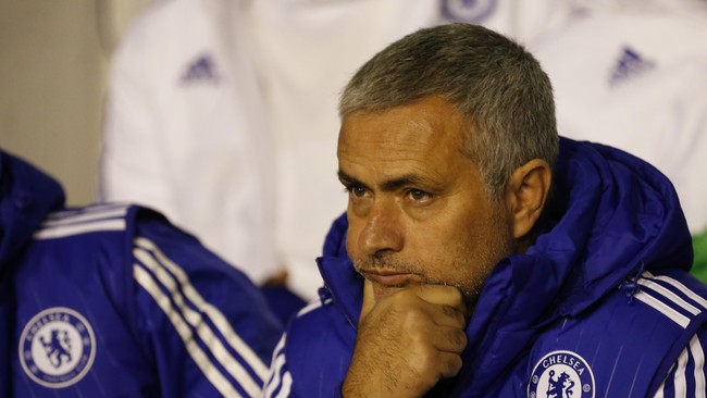 Jika Jose Mourinho berulah satu kali lagi dalam 12 bulan ke depan, sang manajer Chelsea tersebut terancam hukuman satu pertandingan.