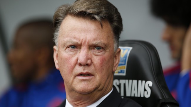 Menurut Louis van Gaal, ia menjadi pelatih pertama yang menggunakan notebook dan rekaman video dalam melatih timnya.