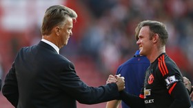 Van Gaal Pasang Badan untuk Rooney