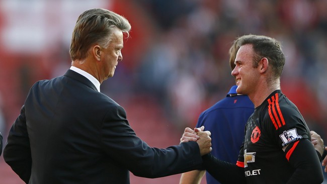 Manajer Manchester United, Louis van Gaal, tidak melihat ada yang salah dengan Wayne Rooney yang baru mencetak dua gol dari 16 pertandingan.
