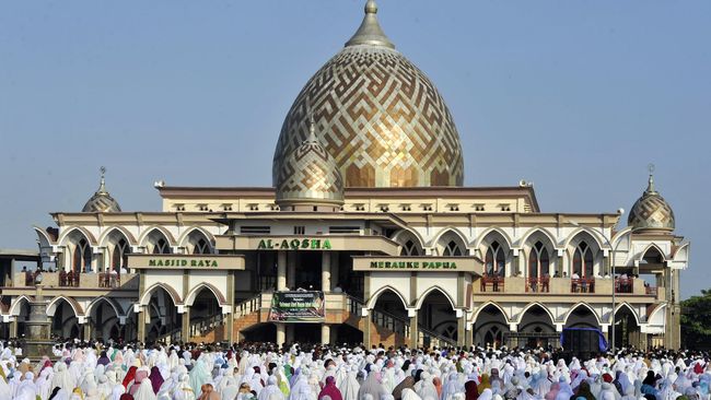 Kemenpar yakin, Indonesia bisa menjadi pusat destinasi wisata halal di dunia, melalui kompetisi wisata dan pameran gaya hidup halal.