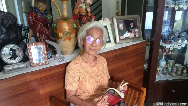 Rumah Jane Luyke sempat diduduki satu pleton tentara saat suaminya, Oey Hay Djoen dipenjara karena dituduh terlibat G30S dan PKI.