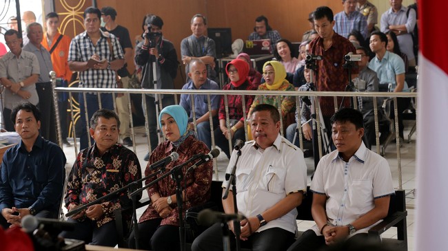 Anggota DPRD Islan Hanura diperiksa sebagai saksi untuk tersangka Ketua DPRD Riamon Iskandar dalam perkara suap pengesahan APBD.
