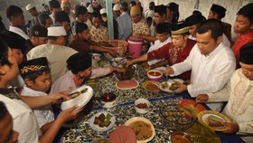 Enam Kesalahan Makan yang Harus Dihindari Saat Berbuka Puasa