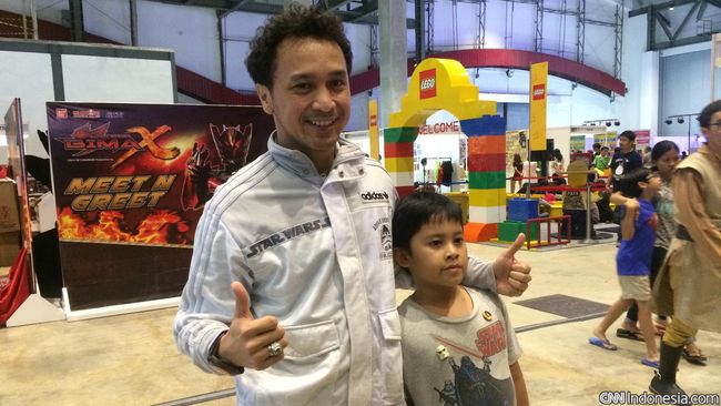 Giring 'Nidji' menularkan kegemarannya terhadap Star Wars kepada seluruh keluarganya, termasuk kepada sang istri dan anak-anaknya.