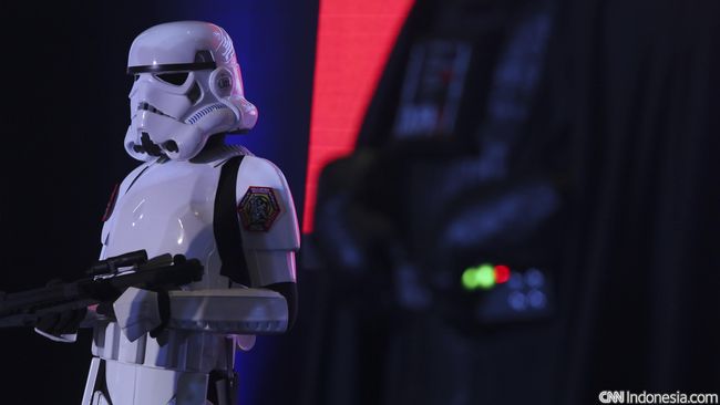 Penjualan awal tiket Star Wars: The Force Awakens Senin (19/10), langsung diserbu penggemar.