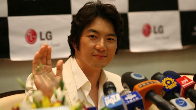 Ayah triplet tenar Korsel, Daehan, Minguk, dan Manse membantah ingin terlibat dalam dunia politik. Ia justru sedang syuting serial drama terbaru.