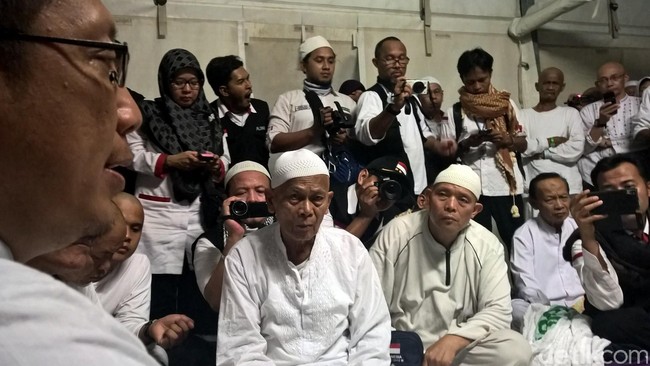 Sebanyak 112 orang masih belum kembali ke pemondokan, dari sebelumnya sebanyak 225 jemaah. Sementara enam jemaah WNI lainnya masih dirawat di RS.