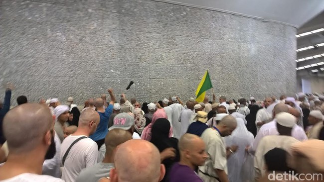 Penyelidikan masih terus dilakukan pemerintah Saudi, namun ada beberapa poin yang terangkum CNN soal asal mula mengapa insiden mematikan itu terjadi.