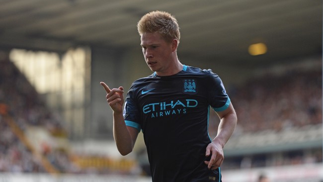 Aksi ciamik Kevin De Bruyne di kotak penalti meneror lini pertahanan lawan membuat Raheem Sterling terkesima. Ia seolah bermain dengan Luis Suarez lagi.