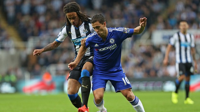 Eden Hazard dipuji setinggi langit musim lalu namun kemudian tenggelam dan gagal mengangkat performa Chelsea di awal musim ini.
