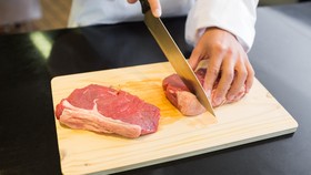 Tips Mudah Hilangkan Bau 'Prengus' Daging Kambing