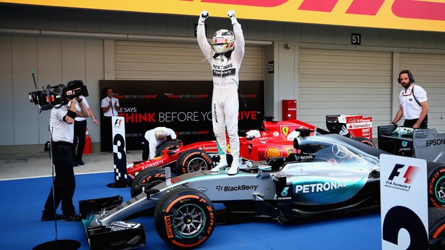 Lewis Hamilton memenangi GP Austria di Red Bull Ring secara dramatis, Minggu (3/7), setelah sempat bersenggolan dengan Nico Rosberg di tikungan terakhir.