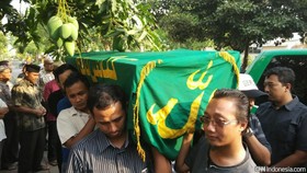 Editor CNN Indonesia Helmi Firdaus Dimakamkan di Lamongan