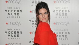 Kendall Jenner dan Gigi Hadid Jadi 'Agen' Victoria's Secret