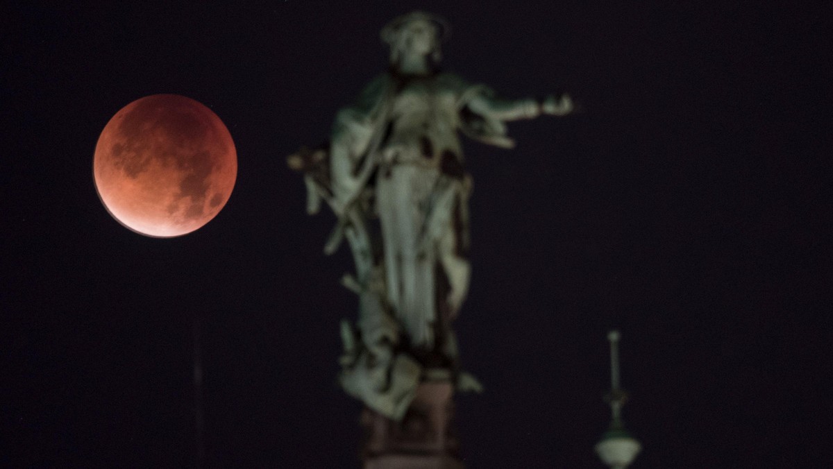 Melihat Supermoon di Berbagai Negara