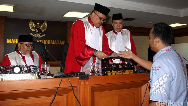 Wakil Ketua MKD Sufmi Dasco Ahmad mengatakan ada laporan yang masuk tiap pekan ke MKD.Dia menyebut, laporan harus disaring sebelum memperkarkan laporan itu.